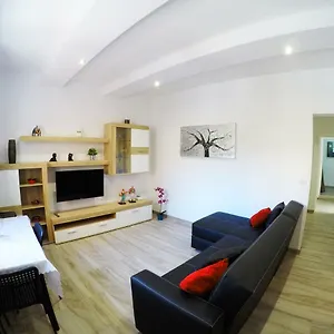 apartamentos-ainara.tenerifehoteles.net/